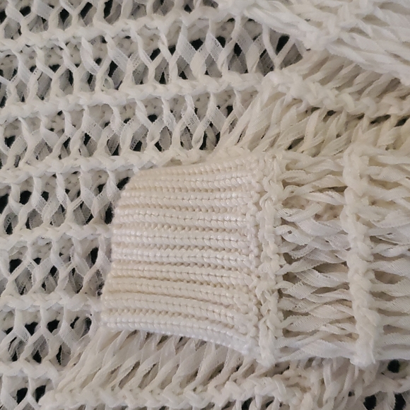 Guess off the shoulder sweater - Picture 3 of 3